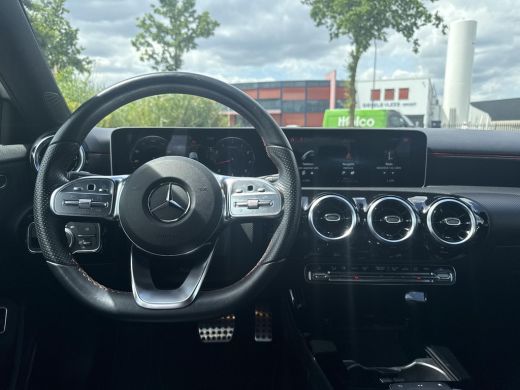 Mercedes-Benz A-Klasse 200 Business Solution AMG Night Upgrade | MBUX Groot | Camera | Cruise | ActivLease financial lease