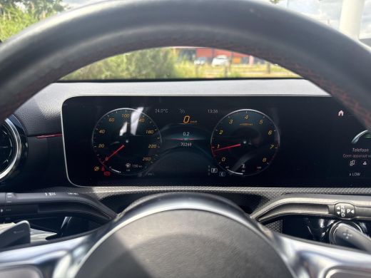 Mercedes-Benz A-Klasse 200 Business Solution AMG Night Upgrade | MBUX Groot | Camera | Cruise | ActivLease financial lease