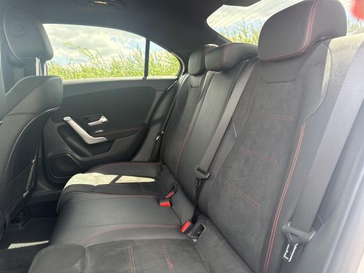 Mercedes-Benz A-Klasse 200 Business Solution AMG Night Upgrade | MBUX Groot | Camera | Cruise | ActivLease financial lease