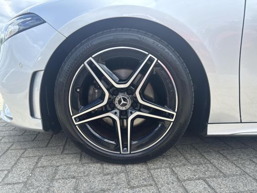 Mercedes-Benz A-Klasse 200 Business Solution AMG Night Upgrade | MBUX Groot | Camera | Cruise | ActivLease financial lease