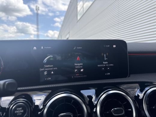 Mercedes-Benz A-Klasse 200 Business Solution AMG Night Upgrade | MBUX Groot | Camera | Cruise | ActivLease financial lease