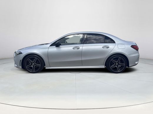 Mercedes-Benz A-Klasse 200 Business Solution AMG Night Upgrade | MBUX Groot | Camera | Cruise | ActivLease financial lease