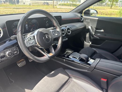 Mercedes-Benz A-Klasse 200 Business Solution AMG Night Upgrade | MBUX Groot | Camera | Cruise | ActivLease financial lease