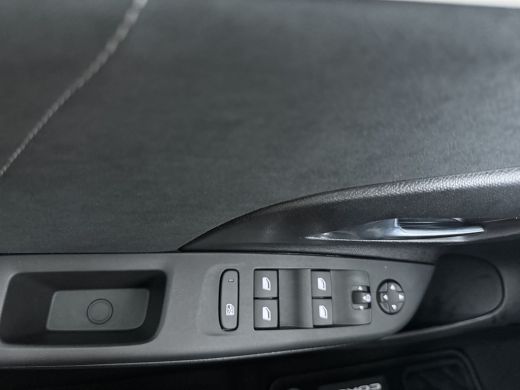 Opel Corsa Ultimate | Dode hoek waarschuwing | Draadloze telefoonlader | Elektronische klimaatregeling (ECC) ActivLease financial lease