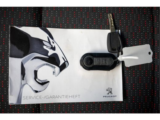 Peugeot Boxer 2.2 BlueHDi 140 L2H2 | 140 PK | 3-Zits | Cruise | Camera | Navi | Airco ActivLease financial lease