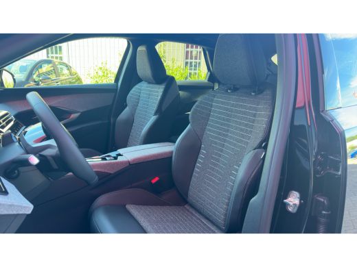 Peugeot e-3008 Allure | Elektrische parkeerrem | Extra getinte achterste zijruiten en achterruit ActivLease financial lease