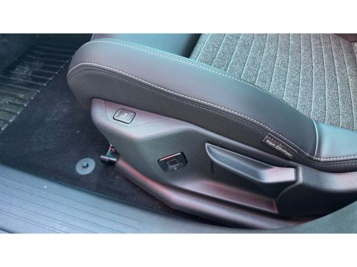 Peugeot e-3008 Allure | Elektrische parkeerrem | Extra getinte achterste zijruiten en achterruit ActivLease financial lease