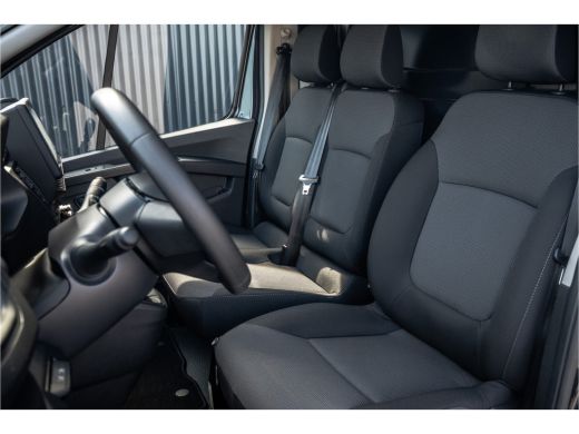 Renault Trafic 2.0 dCi 110 L2H1 | 3-Zits | 110 PK | LED | Cruise | Navi | Airco | Trekhaak ActivLease financial lease