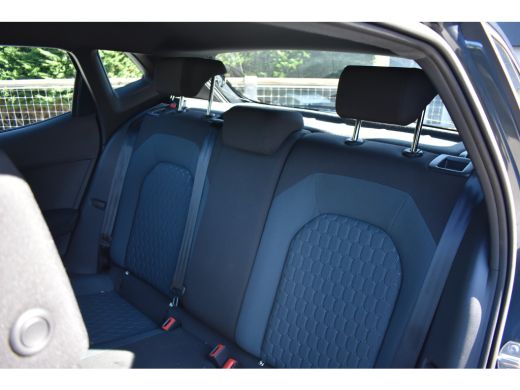 Seat Ibiza Style Plus | Apple CarPlay&trade;, Android Auto&trade; | Digitale radio ontvangst (DAB+) | Front Assist ActivLease financial lease