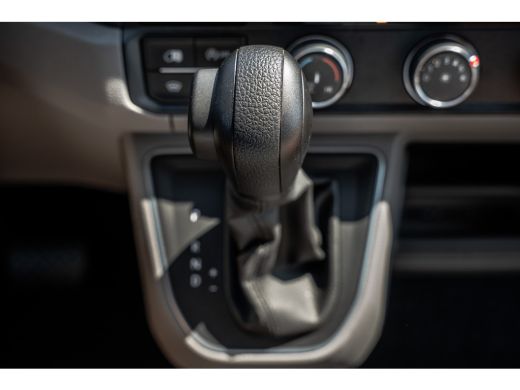 Volkswagen Crafter 2.0 TDI L4H3 | 177 PK | Automaat | LED | Camera | Carplay | Cruise | PDC | Airco | Trekhaak ActivLease financial lease