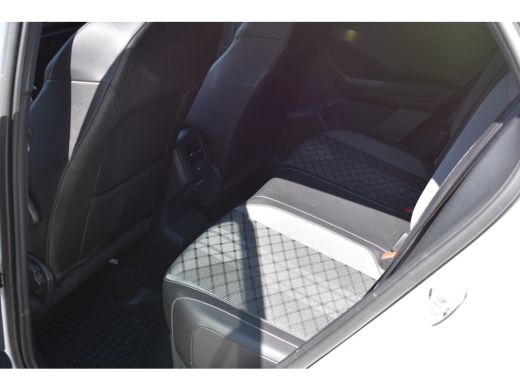 Volkswagen T-Roc 1.0 110PK TSI R-Line | ACC | Digital Cockpit Pro | Extra getint glas achter | App Connect | Dode-... ActivLease financial lease