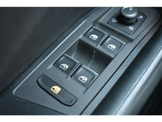 Volkswagen T-Roc 1.0 110PK TSI R-Line | ACC | Digital Cockpit Pro | Extra getint glas achter | App Connect | Dode-... ActivLease financial lease
