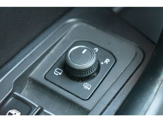 Volkswagen T-Roc 1.0 110PK TSI R-Line | ACC | Digital Cockpit Pro | Extra getint glas achter | App Connect | Dode-... ActivLease financial lease