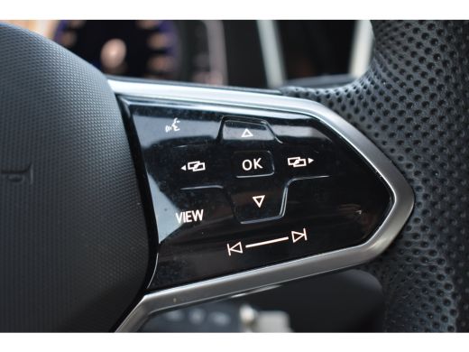 Volkswagen T-Roc 1.0 110PK TSI R-Line | ACC | Digital Cockpit Pro | Extra getint glas achter | App Connect | Dode-... ActivLease financial lease