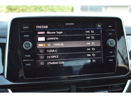 Volkswagen T-Roc 1.0 110PK TSI R-Line | ACC | Digital Cockpit Pro | Extra getint glas achter | App Connect | Dode-... ActivLease financial lease