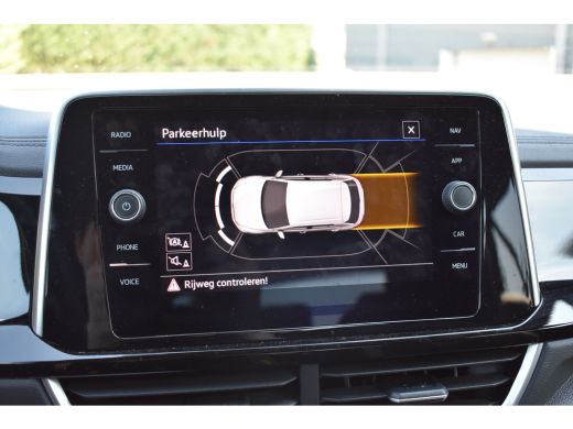 Volkswagen T-Roc 1.0 110PK TSI R-Line | ACC | Digital Cockpit Pro | Extra getint glas achter | App Connect | Dode-... ActivLease financial lease