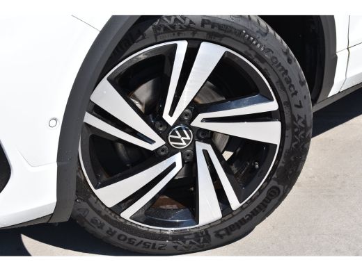 Volkswagen T-Roc 1.0 110PK TSI R-Line | ACC | Digital Cockpit Pro | Extra getint glas achter | App Connect | Dode-... ActivLease financial lease