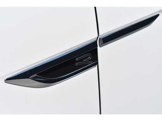 Volkswagen T-Roc 1.0 110PK TSI R-Line | ACC | Digital Cockpit Pro | Extra getint glas achter | App Connect | Dode-... ActivLease financial lease
