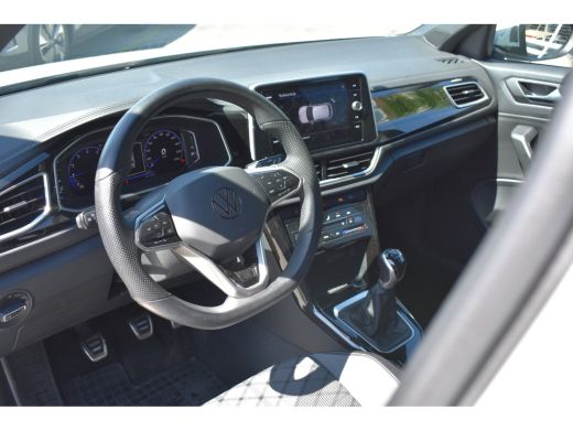 Volkswagen T-Roc 1.0 110PK TSI R-Line | ACC | Digital Cockpit Pro | Extra getint glas achter | App Connect | Dode-... ActivLease financial lease