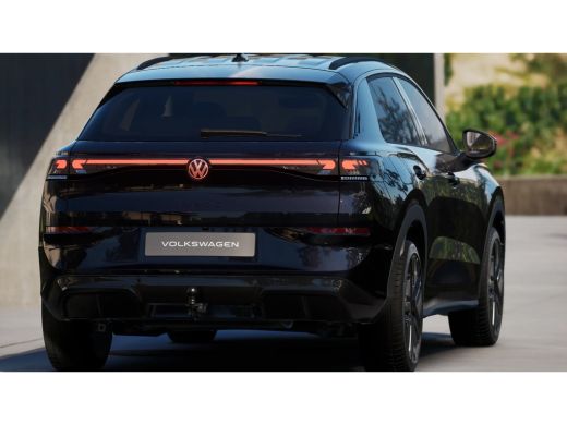 Volkswagen T-Roc R-Line Edition | 'App-Connect' draadloze smartphone integratie | 30,5 cm display met 2D en 3D wee... ActivLease financial lease