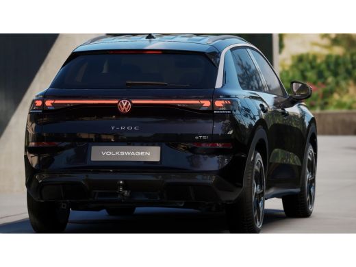 Volkswagen T-Roc R-Line Edition | 'App-Connect' draadloze smartphone integratie | 30,5 cm display met 2D en 3D wee... ActivLease financial lease