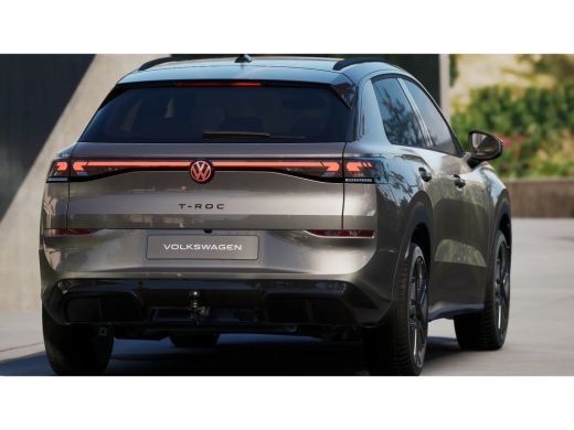 Volkswagen T-Roc R-Line Edition | 'App-Connect' draadloze smartphone integratie | 30,5 cm display met 2D en 3D wee... ActivLease financial lease