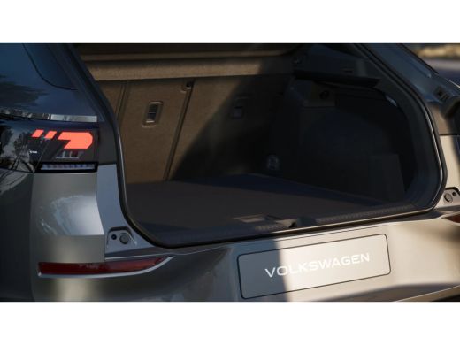 Volkswagen T-Roc R-Line Edition | 'App-Connect' draadloze smartphone integratie | 30,5 cm display met 2D en 3D wee... ActivLease financial lease