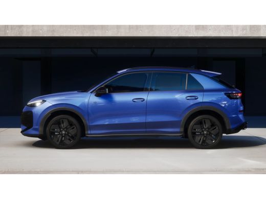 Volkswagen T-Roc R-Line Edition | 'App-Connect' draadloze smartphone integratie | 30,5 cm display met 2D en 3D wee... ActivLease financial lease