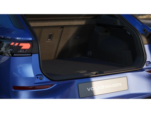 Volkswagen T-Roc R-Line Edition | 'App-Connect' draadloze smartphone integratie | 30,5 cm display met 2D en 3D wee... ActivLease financial lease
