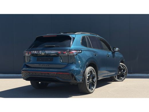 Volkswagen Tiguan 1.5 TSI 272pk eHybrid R-Line | R-Line | Panodak | Trekhaak | Carplay | 360 Camera | ActivLease financial lease