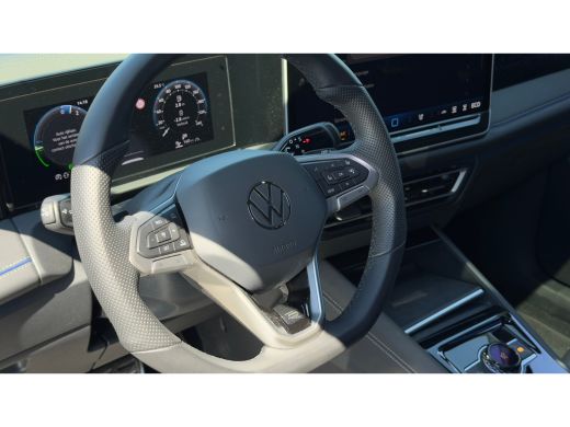 Volkswagen Tiguan 1.5 TSI 272pk eHybrid R-Line | R-Line | Panodak | Trekhaak | Carplay | 360 Camera | ActivLease financial lease