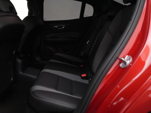 Volvo  S60 T8 Recharge AWD Plus Dark | Long Range | 455pk | 360&deg; Camera | Privacy Glass | 19" | Elek bestuur... ActivLease financial lease