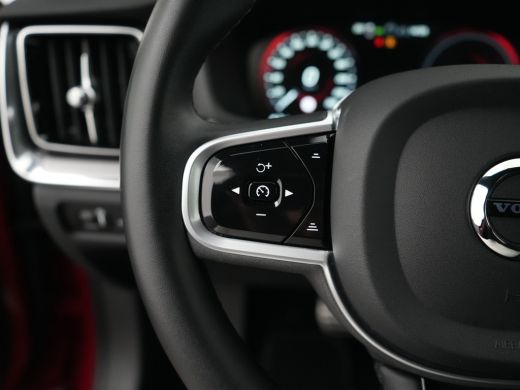 Volvo  S60 T8 Recharge AWD Plus Dark | Long Range | 455pk | 360&deg; Camera | Privacy Glass | 19" | Elek bestuur... ActivLease financial lease