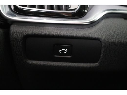 Volvo  V60 2.0 B4 Core | LED | Stoel/Stuurverwarming | Cruise Adaptive | Clima | Camera | Navi | keyless | B... ActivLease financial lease