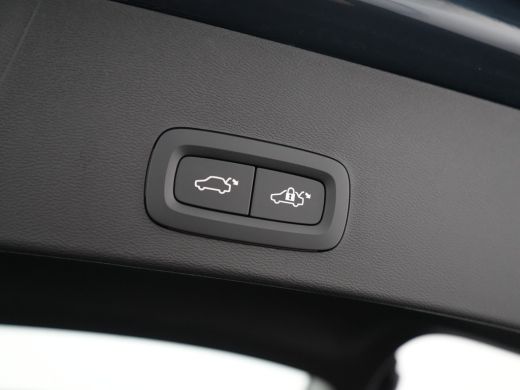 Volvo  XC40 2.0 B4 Plus Dark | Memory | BLIS | Harman/Kardon | Trekhaak | Cruise Control | Camera | Stuurwiel... ActivLease financial lease