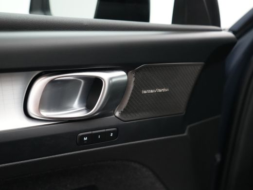 Volvo  XC40 2.0 B4 Plus Dark | Memory | BLIS | Harman/Kardon | Trekhaak | Cruise Control | Camera | Stuurwiel... ActivLease financial lease