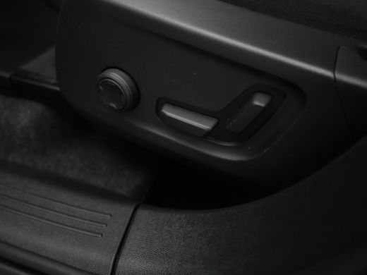 Volvo  XC40 2.0 B4 Plus Dark | Memory | BLIS | Harman/Kardon | Trekhaak | Cruise Control | Camera | Stuurwiel... ActivLease financial lease