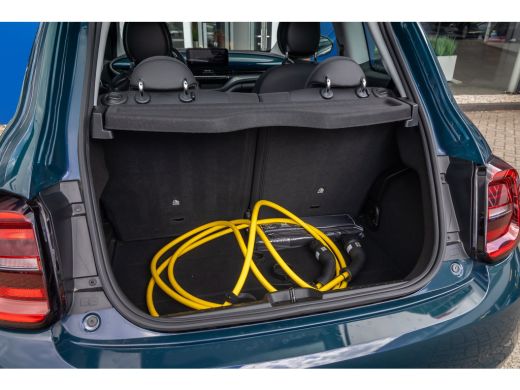 Fiat 500 Urban 42 kWh | Stoelverwarming | Achteruitrijcamera | Apple Carplay/Android Auto | Keyless | Park... ActivLease financial lease
