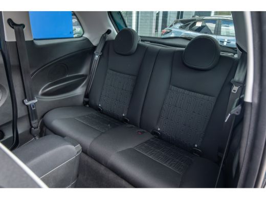 Fiat 500 Urban 42 kWh | Stoelverwarming | Achteruitrijcamera | Apple Carplay/Android Auto | Keyless | Park... ActivLease financial lease