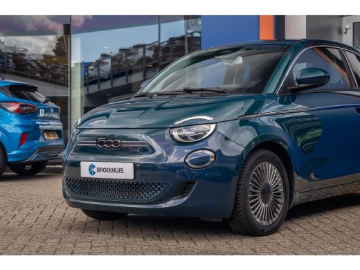 Fiat 500 Urban 42 kWh | Stoelverwarming | Achteruitrijcamera | Apple Carplay/Android Auto | Keyless | Park... ActivLease financial lease