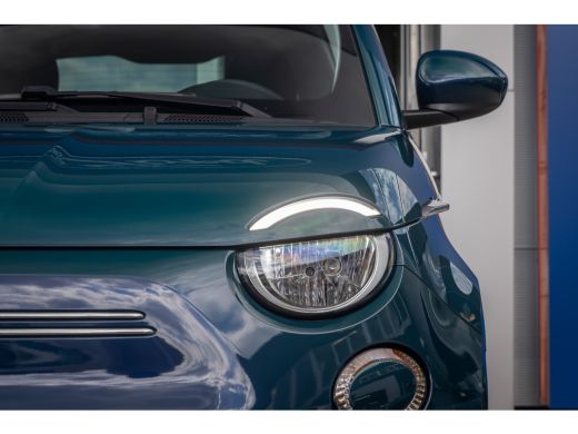 Fiat 500 Urban 42 kWh | Stoelverwarming | Achteruitrijcamera | Apple Carplay/Android Auto | Keyless | Park... ActivLease financial lease