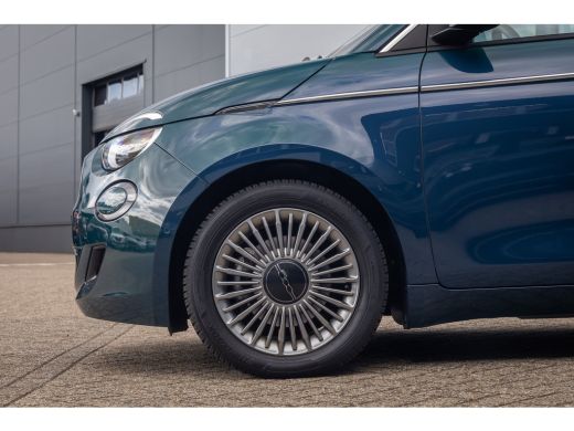 Fiat 500 Urban 42 kWh | Stoelverwarming | Achteruitrijcamera | Apple Carplay/Android Auto | Keyless | Park... ActivLease financial lease