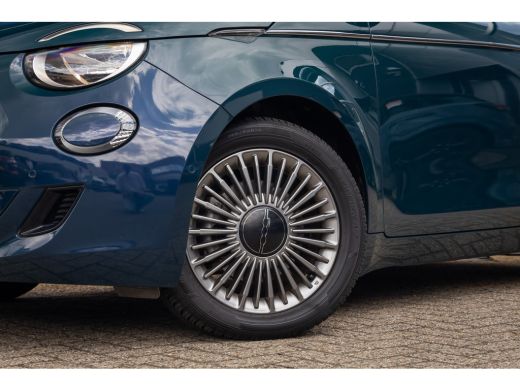 Fiat 500 Urban 42 kWh | Stoelverwarming | Achteruitrijcamera | Apple Carplay/Android Auto | Keyless | Park... ActivLease financial lease