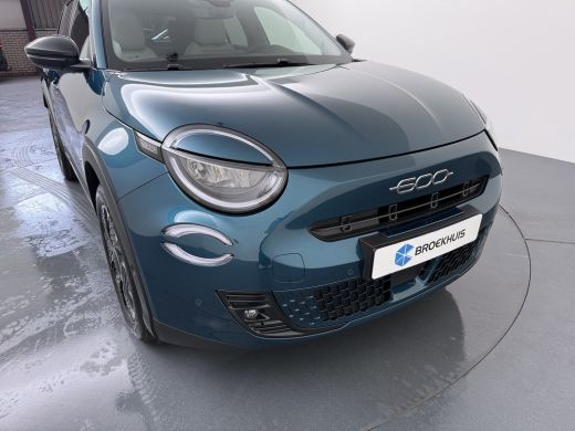 Fiat 600e La Prima | 10,25" touchscreen radio met Bluetooth, DAB & USB | Automatische airconditioning | Ext... ActivLease financial lease
