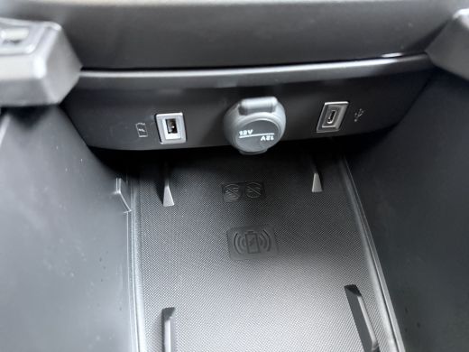 Fiat 600e La Prima | 10,25" touchscreen radio met Bluetooth, DAB & USB | Automatische airconditioning | Ext... ActivLease financial lease
