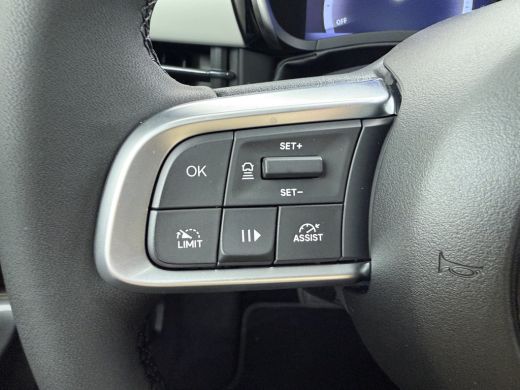 Fiat 600e La Prima | 10,25" touchscreen radio met Bluetooth, DAB & USB | Automatische airconditioning | Ext... ActivLease financial lease