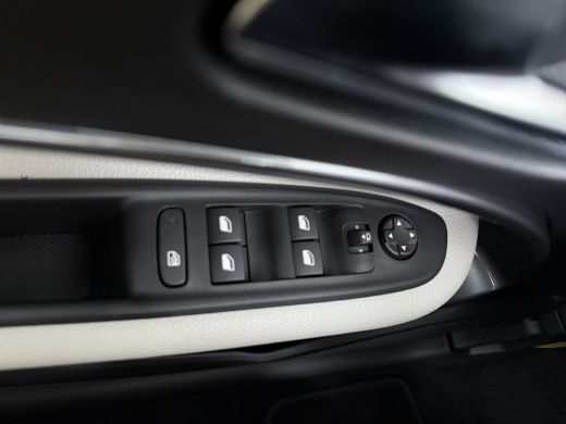 Fiat 600e La Prima | 10,25" touchscreen radio met Bluetooth, DAB & USB | Automatische airconditioning | Ext... ActivLease financial lease