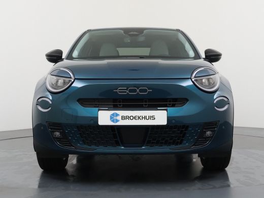 Fiat 600e La Prima | 10,25" touchscreen radio met Bluetooth, DAB & USB | Automatische airconditioning | Ext... ActivLease financial lease