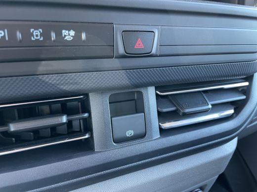 Ford E-Transit Custom 320 L1H1 Limited 71 kWh | Winterpack | Adap. Cruise Control | Trekhaak | Camera | | 13 polige tre... ActivLease financial lease