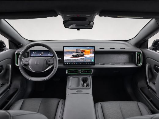 Leapmotor B05 ProMax Design 67.1 kWh | Carplay | Adaptieve Cruise Control | Panoramadak | Parkeersensor achter ... ActivLease financial lease